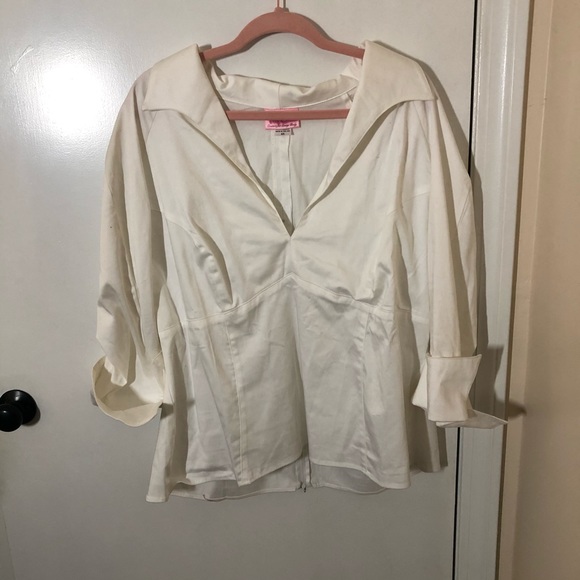 Lauren Top in White - Picture 2 of 4